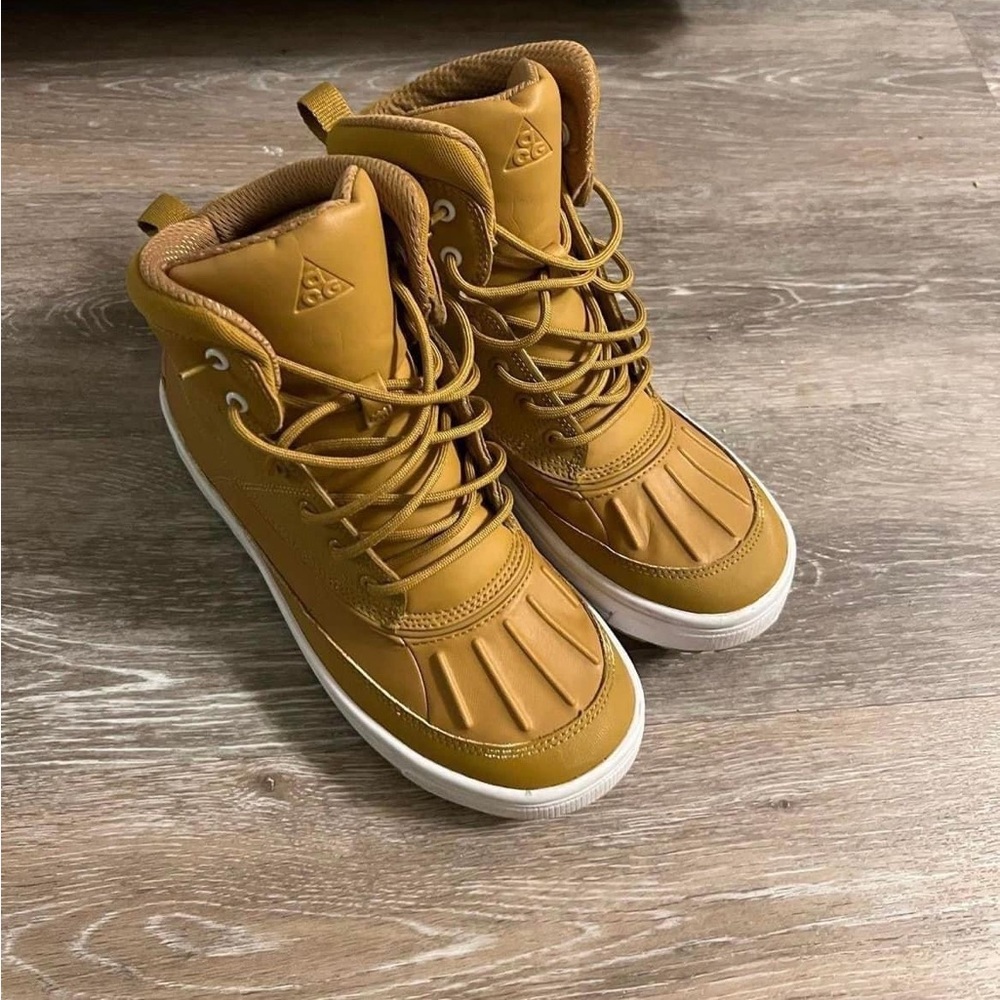Nike Sneaker/Boot